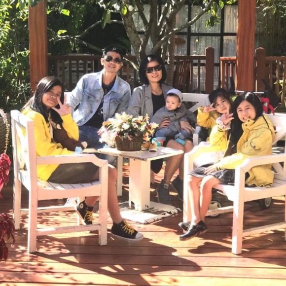 Meet your Posher, Mỹ - Picture 1 of 1